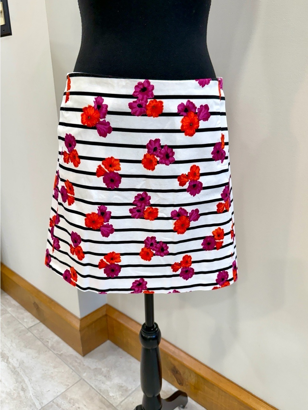 J. Crew Mini Skirt Women's Sz 6 White Black Stripes Pink /Purple Flowers Pockets